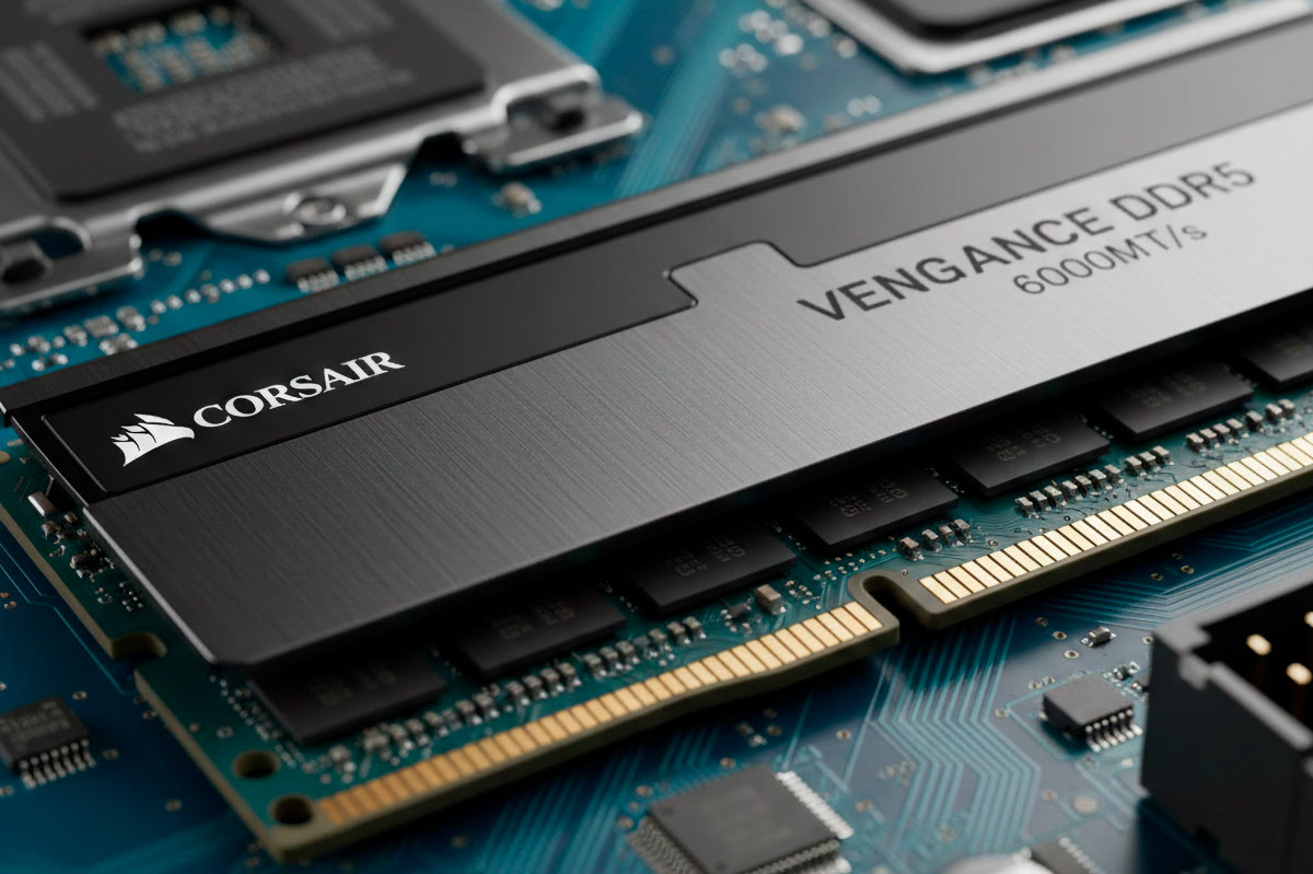 Módulo de memória RAM moderno instalado numa motherboard, destacando a transição técnica de MHz para MT/s em hardware de alto desempenho.